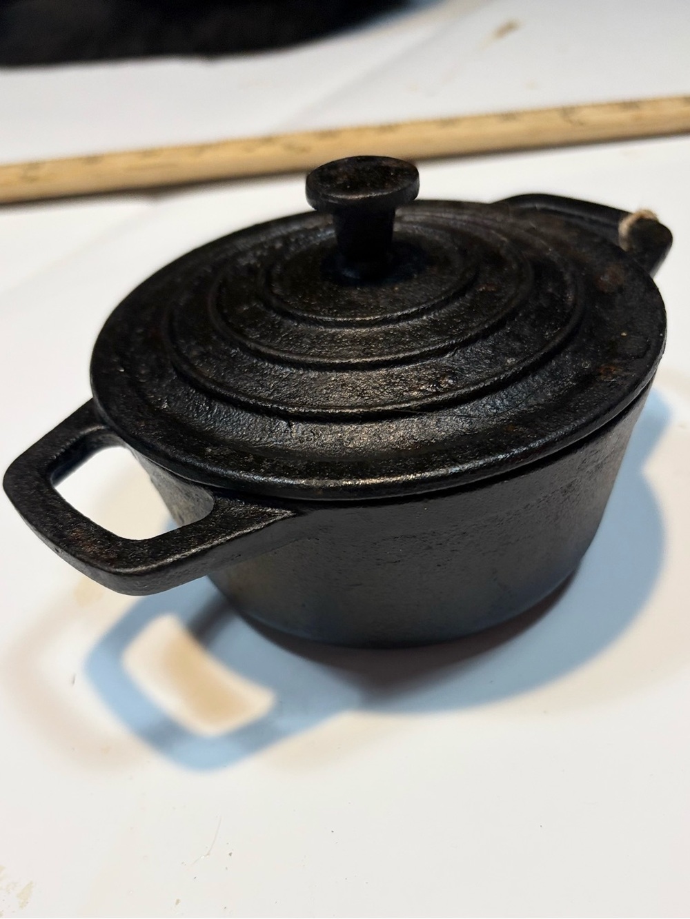 Smith & Clark Ironworks 10 oz Pre-Seasoned Cast Iron Mini Dutch Oven